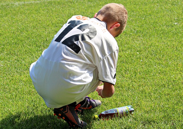 肚子略大，球迷质疑姆伯莫身体状态，随后阿莫林给予后者支持