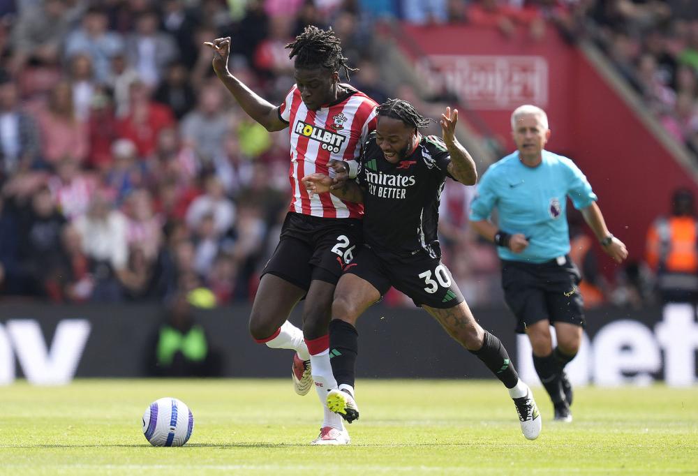 皇马0-2负塞尔塔赛后球员围攻裁判，一分钟内五黄一红